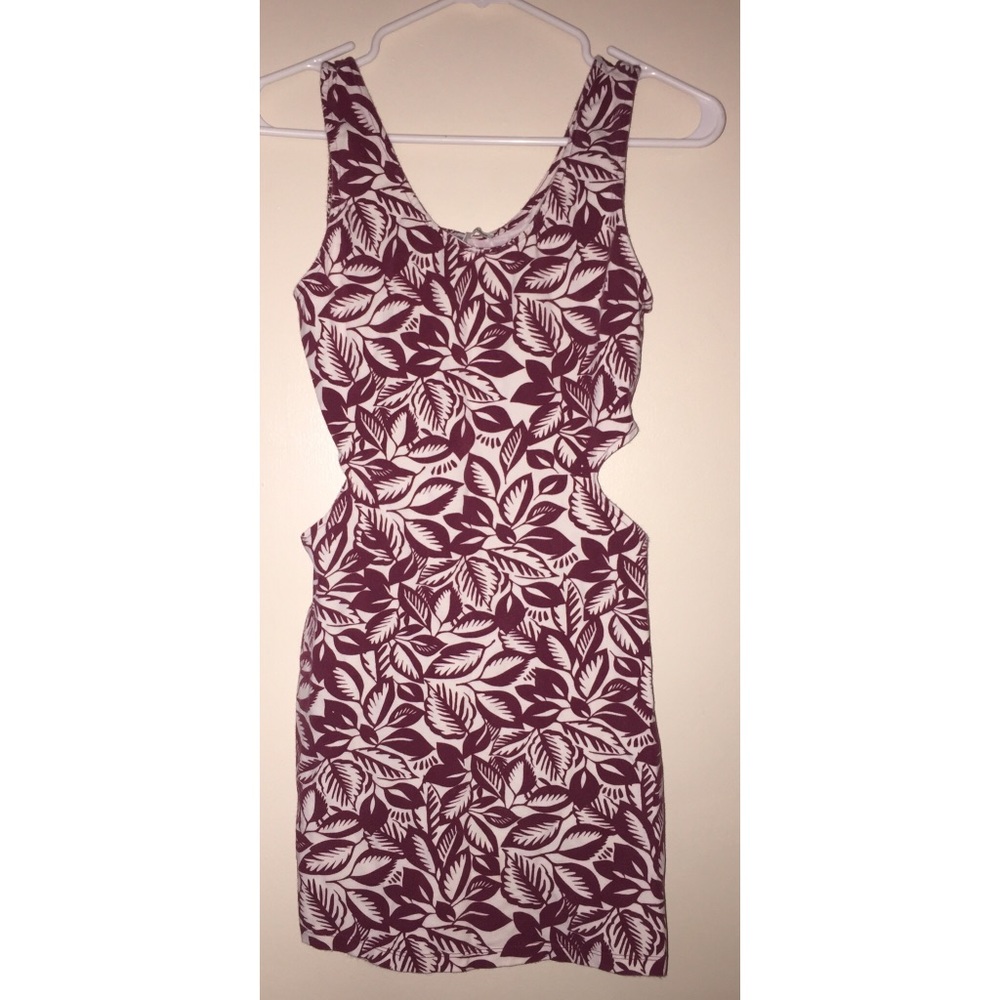 😍 Red & white floral short dress 💃🏼